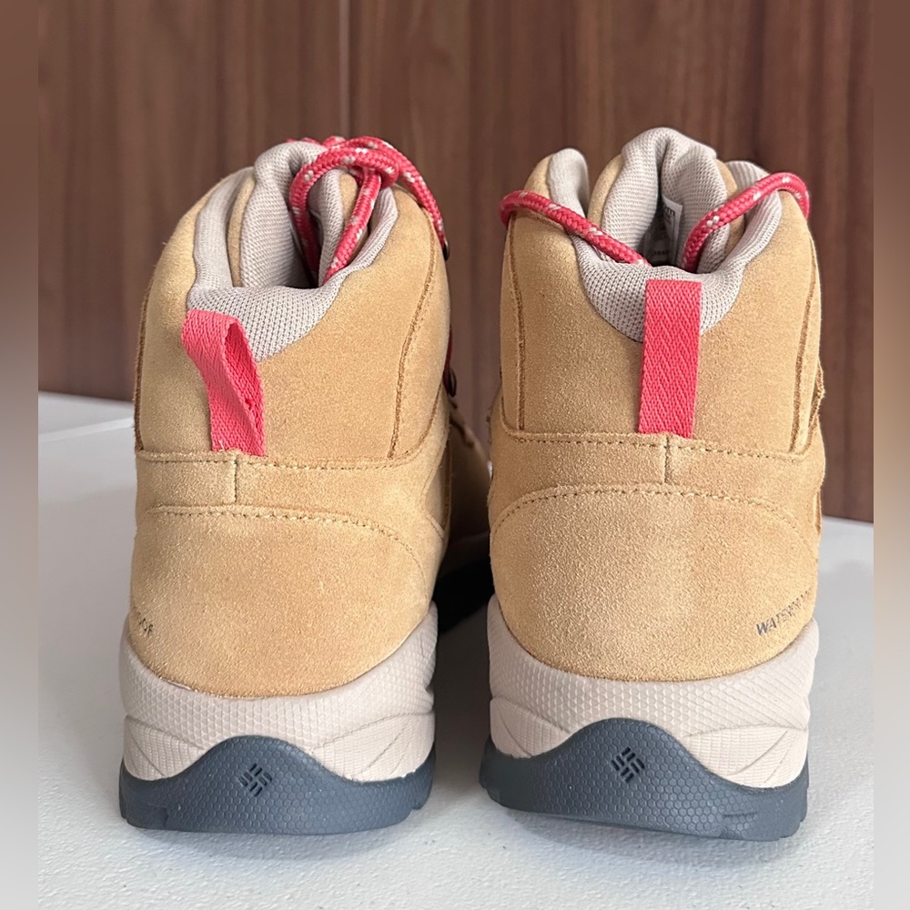 NWT. Columbia Womens W Yoncalla Suede Wp
Hiking Boots Size 9 - Picture 3 of 15